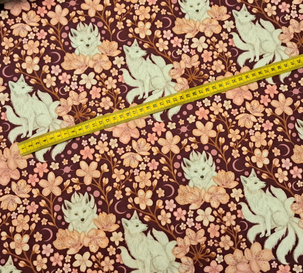 Nouveau - Popeline oeko-tex imprimé en France - Motif Kitsune - Le Vent des Cerisiers - Fond Cerisier – Image 4