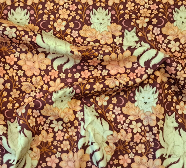 Nouveau - Popeline oeko-tex imprimé en France - Motif Kitsune - Le Vent des Cerisiers - Fond Cerisier – Image 8