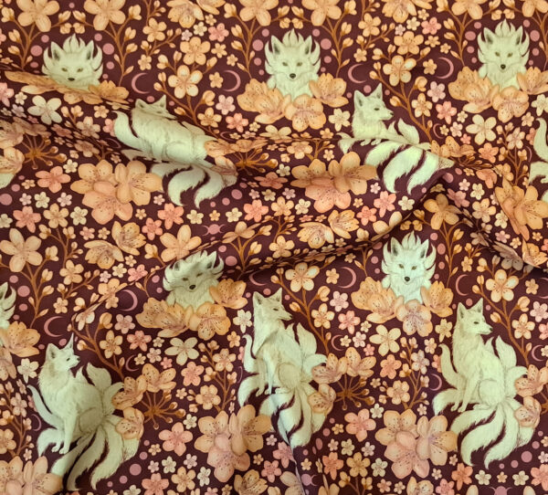 Nouveau - Popeline oeko-tex imprimé en France - Motif Kitsune - Le Vent des Cerisiers - Fond Cerisier