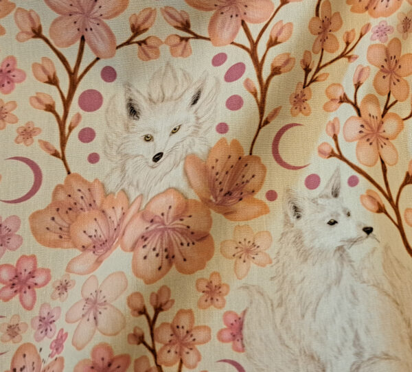 Nouveau - Popeline oeko-tex imprimé en France - Motif Kitsune - Le Vent des Cerisiers - Fond Ecru – Image 5