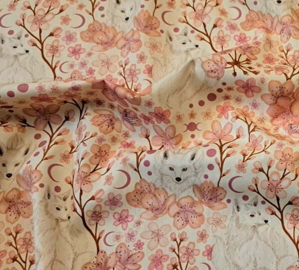 Nouveau - Popeline oeko-tex imprimé en France - Motif Kitsune - Le Vent des Cerisiers - Fond Ecru – Image 6
