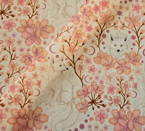 Nouveau - Popeline oeko-tex imprimé en France - Motif Kitsune - Le Vent des Cerisiers - Fond Ecru – Image 10