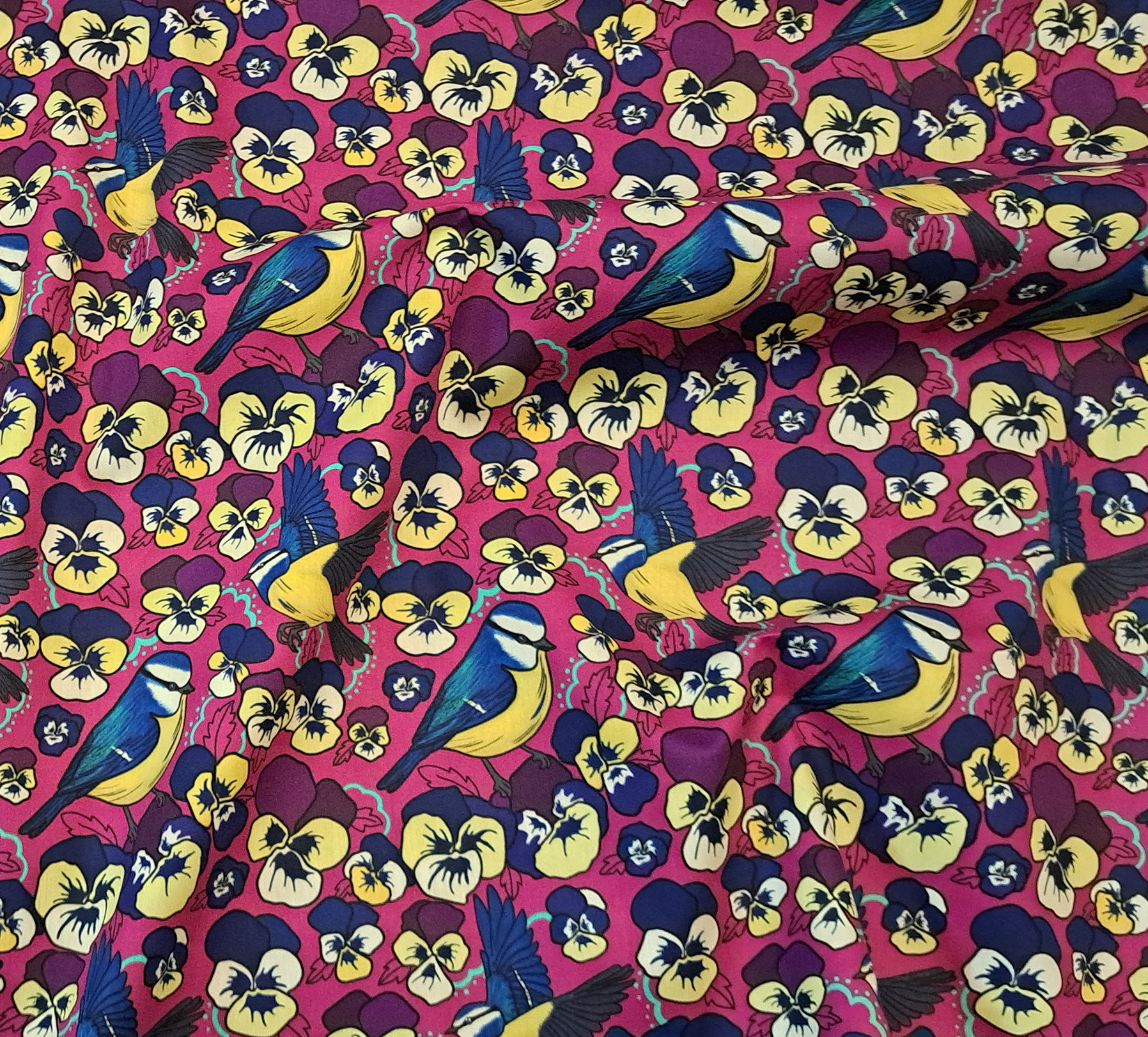 Nouveau – Popeline oeko-tex imprimé en France – Motif Kitsune – Le Vent des Cerisiers – Fond Cerisier