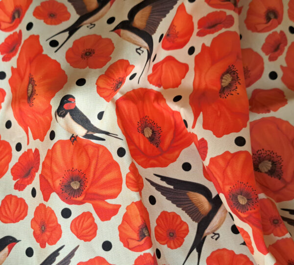 Nouveau - Popeline oeko-tex imprimé en France - Motif hirondelles et coquelicots- Promesse d'Hirondelles - Fond Ecru – Image 3