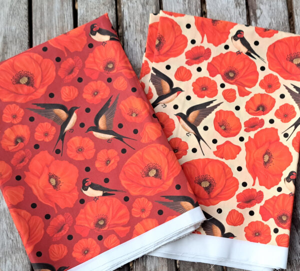 Nouveau - Popeline oeko-tex imprimé en France - Motif hirondelles et coquelicots- Promesse d'Hirondelles - Fond Ecru – Image 11