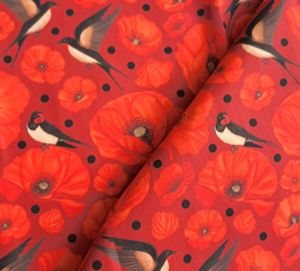 Nouveau - Popeline oeko-tex imprimé en France - Motif hirondelles et coquelicots- Promesse d'Hirondelles - Fond Rouge – Image 3
