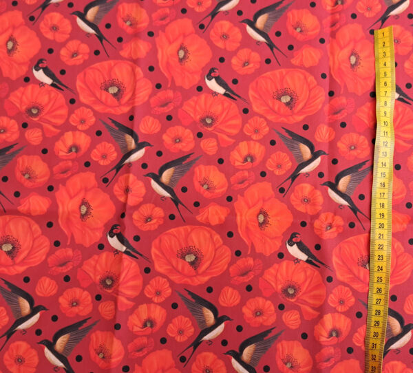Nouveau - Popeline oeko-tex imprimé en France - Motif hirondelles et coquelicots- Promesse d'Hirondelles - Fond Rouge – Image 5