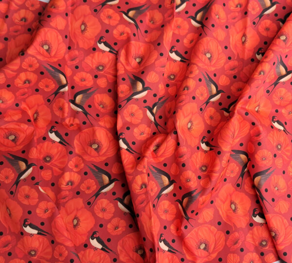 Nouveau - Popeline oeko-tex imprimé en France - Motif hirondelles et coquelicots- Promesse d'Hirondelles - Fond Rouge – Image 7