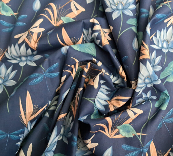 Nouveau - Popeline oeko-tex imprimé en France - Motif Egypte Libellules- Eclat du Nil - Fond Indigo – Image 5