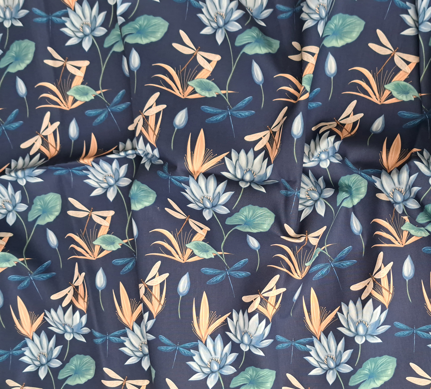 Nouveau – Popeline oeko-tex imprimé en France – Motif hirondelles et coquelicots- Promesse d’Hirondelles – Fond Ecru