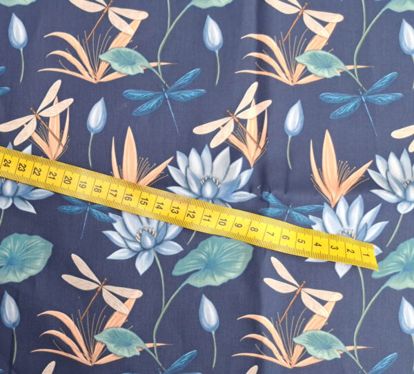 Nouveau - Popeline oeko-tex imprimé en France - Motif Egypte Libellules- Eclat du Nil - Fond Indigo – Image 12