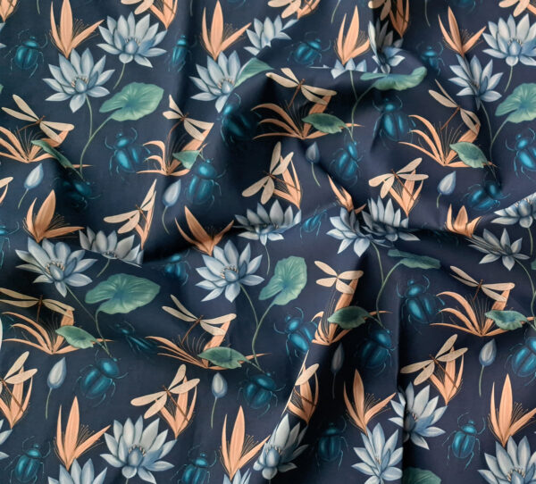 Nouveau - Popeline oeko-tex imprimé en France - Motif Egypte Scarabées- Eclat du Nil - Fond Indigo