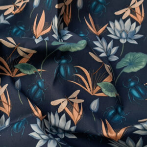 Nouveau – Popeline oeko-tex imprimé en France – Motif Egypte Scarabées- Eclat du Nil – Fond Indigo