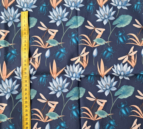 Nouveau - Popeline oeko-tex imprimé en France - Motif Egypte Scarabées- Eclat du Nil - Fond Indigo – Image 6
