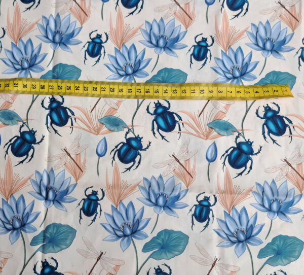 Nouveau - Popeline oeko-tex imprimé en France - Motif Egypte Scarabées- Eclat du Nil - Fond Sable – Image 7