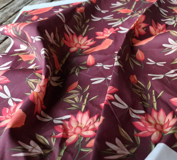 Nouveau - Popeline oeko-tex imprimé en France - Motif - Eclat d'Orient - Fond Bordeaux – Image 3