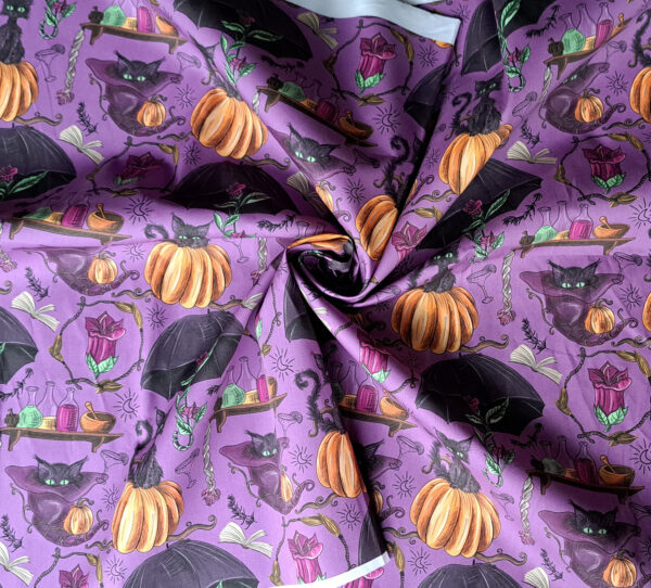 Nouveau - Popeline oeko-tex imprimé en France - Motif - Sortilèges - Fond Mauve – Image 4