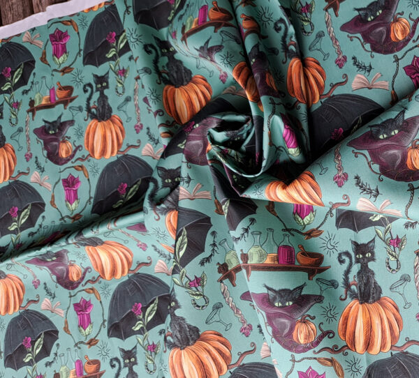 Nouveau - Popeline oeko-tex imprimé en France - Motif - Sortilèges - Fond Sauge – Image 16