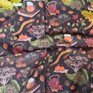 Nouveau – Popeline oeko-tex imprimé en France – Motif – Au coin du feu – Fond Marron Foncé – Taille M