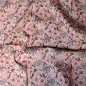 Nouveau – Popeline oeko-tex imprimé en France – Motif – Sous les Eglantiers – Fond Rose Pâle
