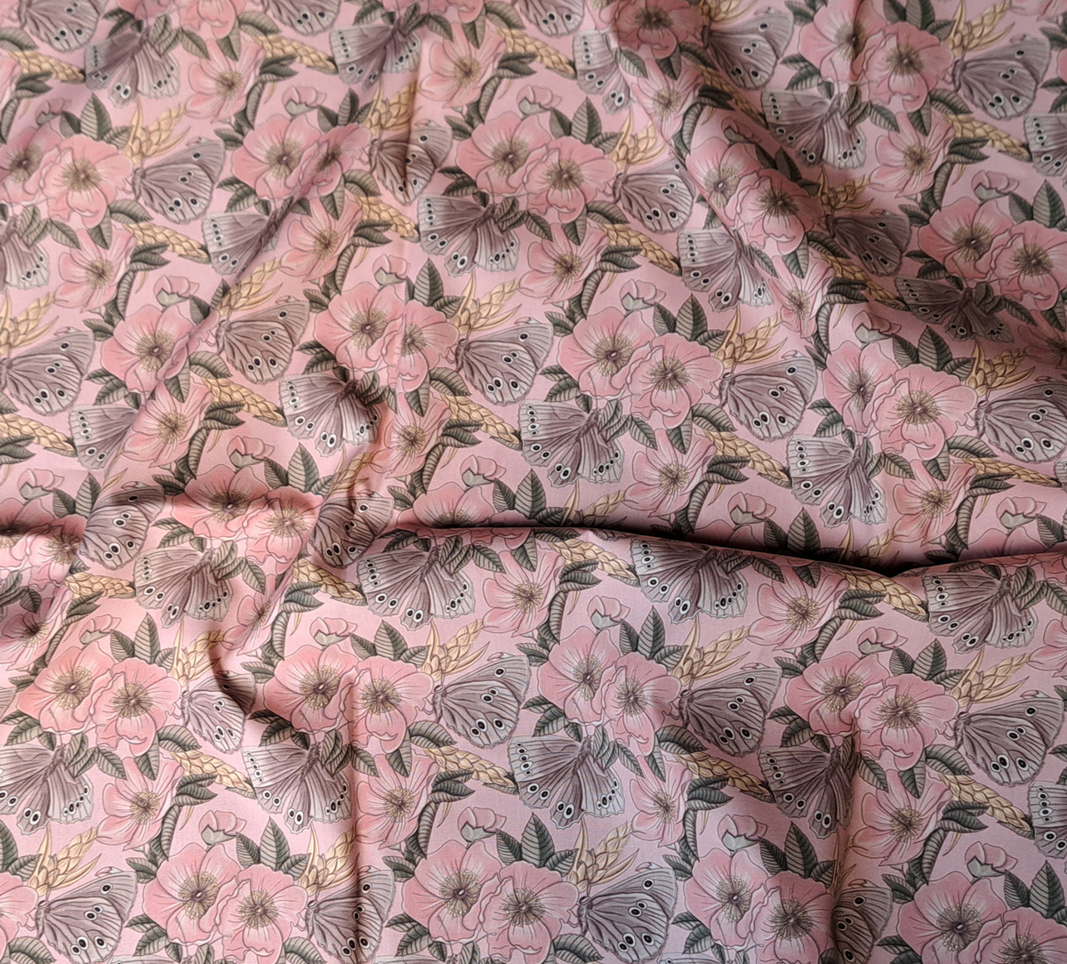 Nouveau – Velours oeko-tex imprimé en France – Motif – Sous les Eglantiers – Fond Rose Pâle Nouveau – Velours oeko-tex imprimé en France – Motif – Sous les Eglantiers – Fond Rose Pâle