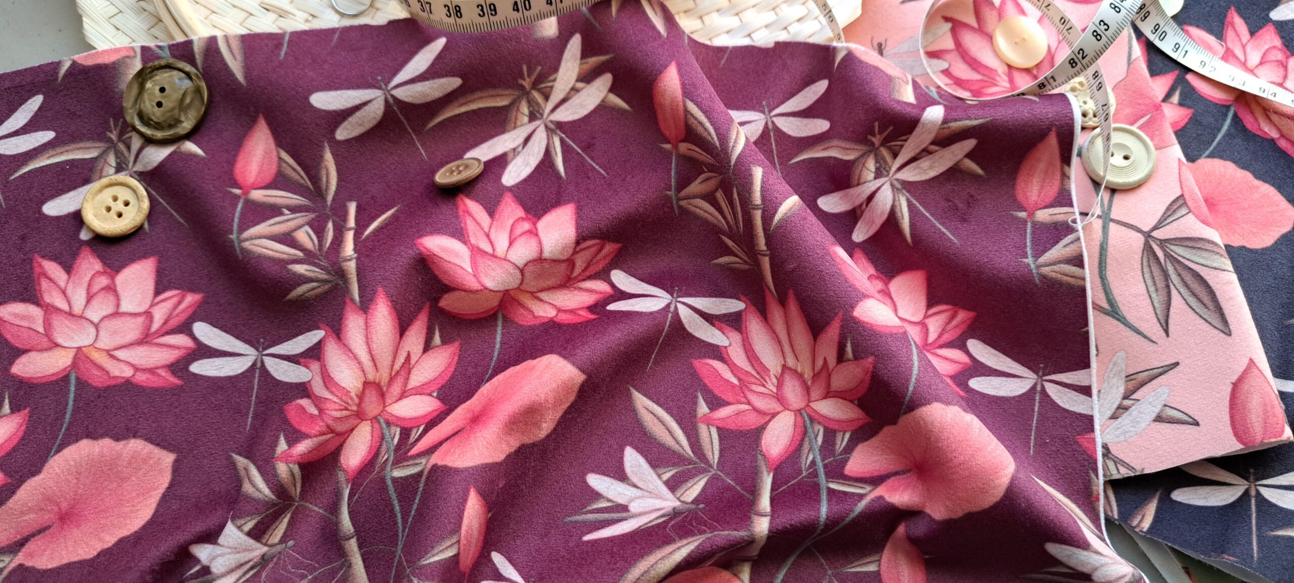 Velours oeko-tex imprimé en France – Motif – Murmures du désert (sans fennec) – Fond Sable