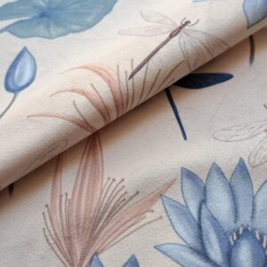 Velours oeko-tex imprimé en France – Motif Egypte Libellules- Eclat du Nil – Fond Sable