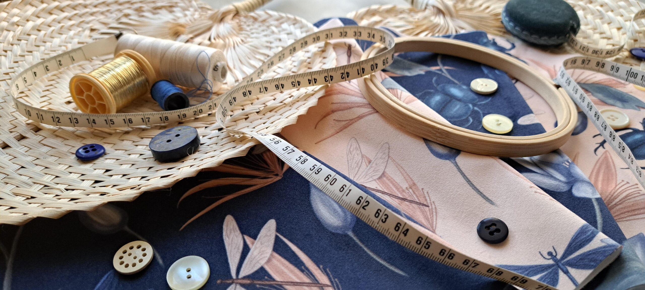 Velours oeko-tex imprimé en France – Motif Egypte Libellules- Eclat du Nil – Fond Indigo Velours oeko-tex imprimé en France - Motif Egypte Libellules- Eclat du Nil - Fond Indigo – Image 15