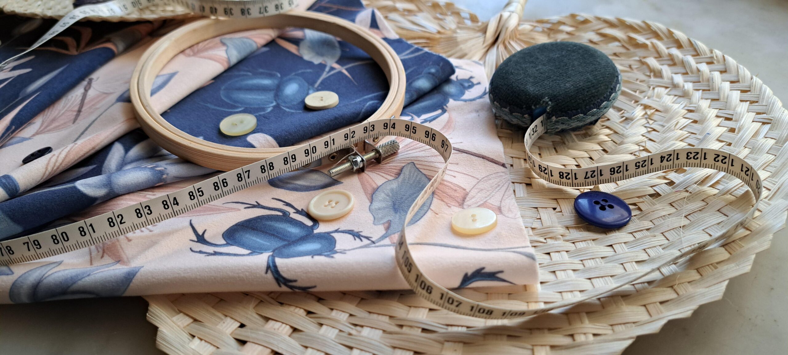 Velours oeko-tex imprimé en France – Motif Egypte Libellules- Eclat du Nil – Fond Indigo Velours oeko-tex imprimé en France - Motif Egypte Libellules- Eclat du Nil - Fond Indigo – Image 14