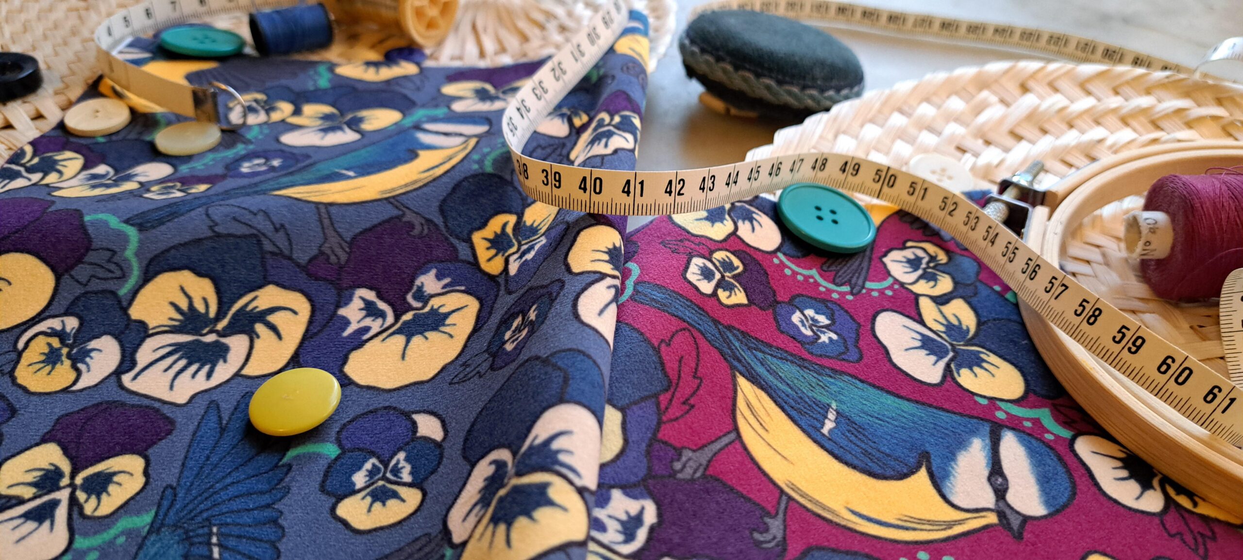 Velours oeko-tex imprimé en France – Motif Mésange – Pensée d’une Mésange – Fond Jean Velours oeko-tex imprimé en France - Motif Mésange - Pensée d'une Mésange - Fond Jean – Image 3