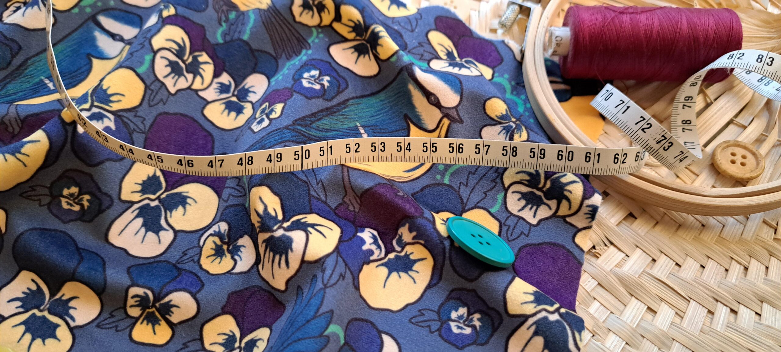 Velours oeko-tex imprimé en France – Motif Mésange – Pensée d’une Mésange – Fond Jean Velours oeko-tex imprimé en France - Motif Mésange - Pensée d'une Mésange - Fond Jean – Image 5