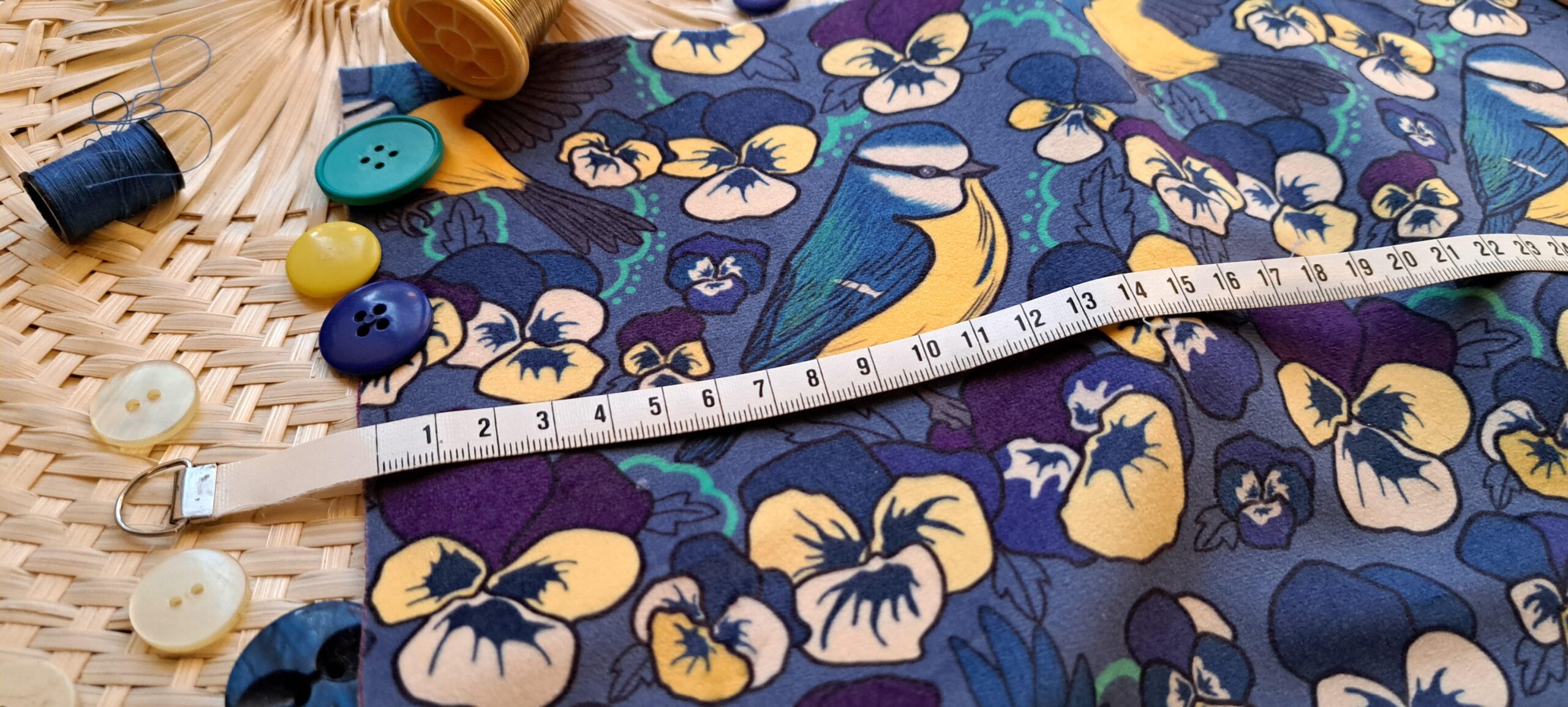 Velours oeko-tex imprimé en France – Motif Mésange – Pensée d’une Mésange – Fond Jean Velours oeko-tex imprimé en France - Motif Mésange - Pensée d'une Mésange - Fond Jean – Image 8