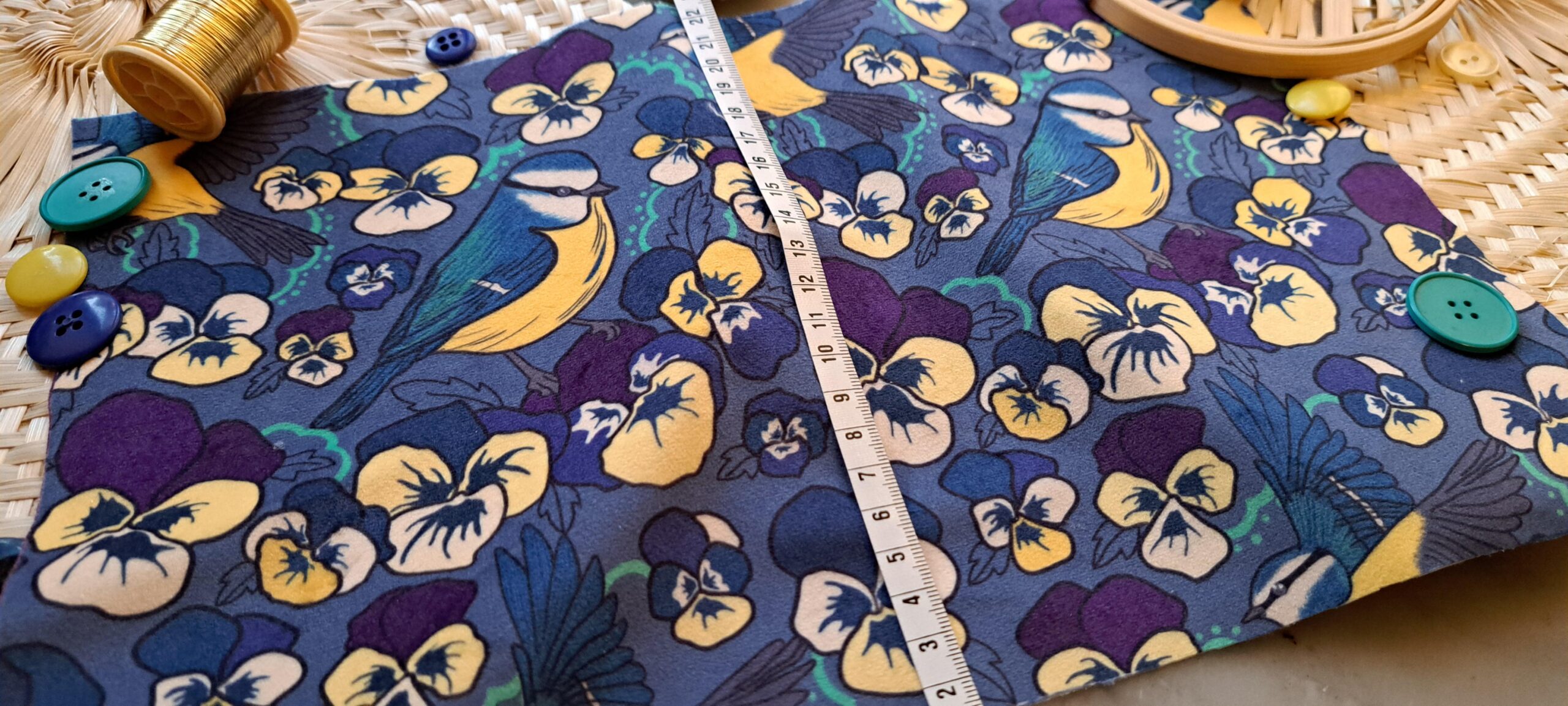 Velours oeko-tex imprimé en France – Motif Mésange – Pensée d’une Mésange – Fond Jean Velours oeko-tex imprimé en France - Motif Mésange - Pensée d'une Mésange - Fond Jean – Image 9