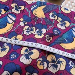 Velours oeko-tex imprimé en France – Motif Mésange – Pensée d’une Mésange – Fond Fushia