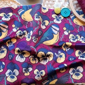 Velours oeko-tex imprimé en France – Motif Mésange – Pensée d’une Mésange – Fond Fushia