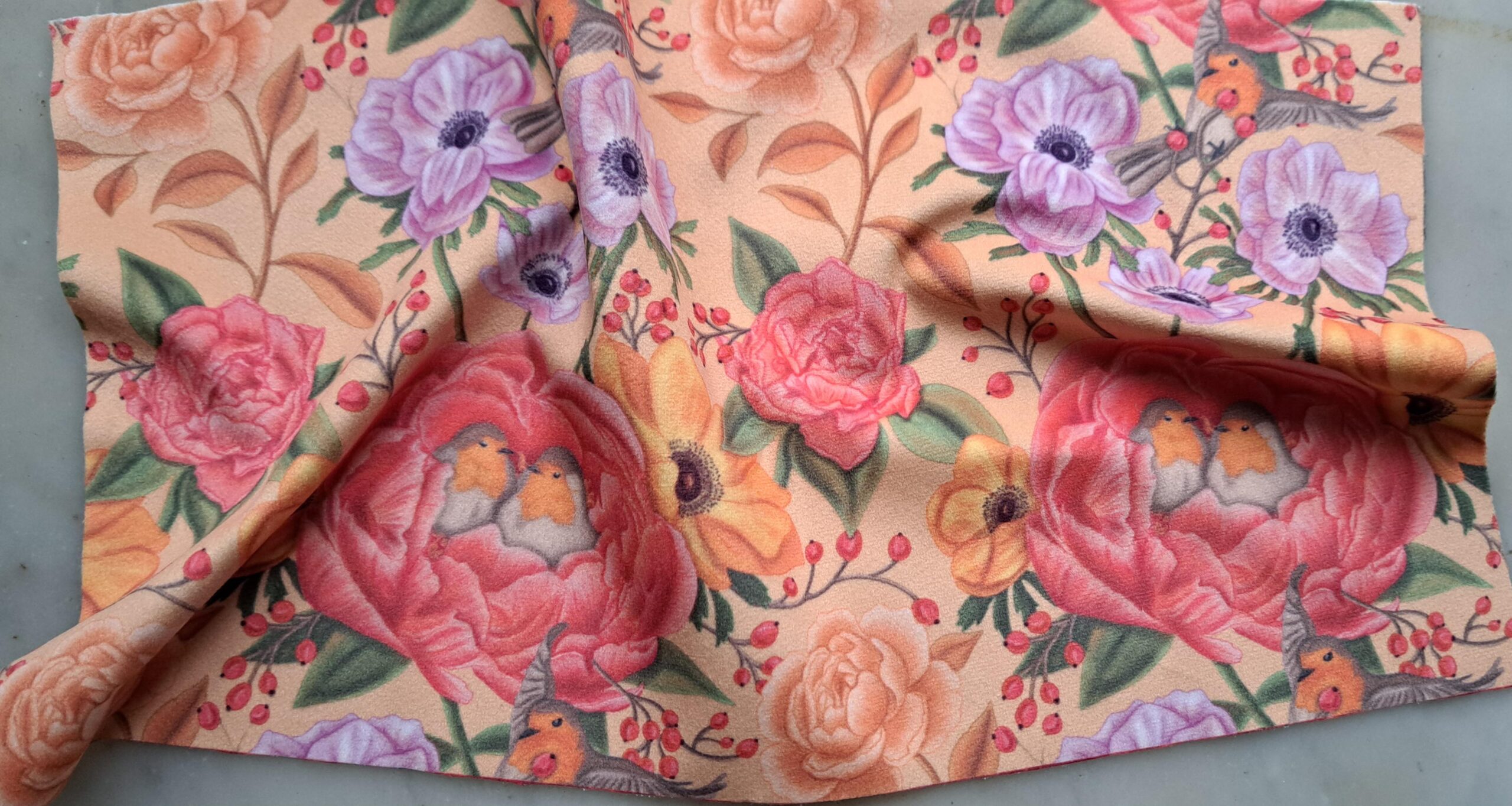 Velours oeko-tex imprimé en France – Motif – Lisière d’Automne – Fond Noir avec Rouge-Gorge Velours oeko-tex imprimé en France – Motif – Lisière d’Automne – Fond Noir avec Rouge-Gorge