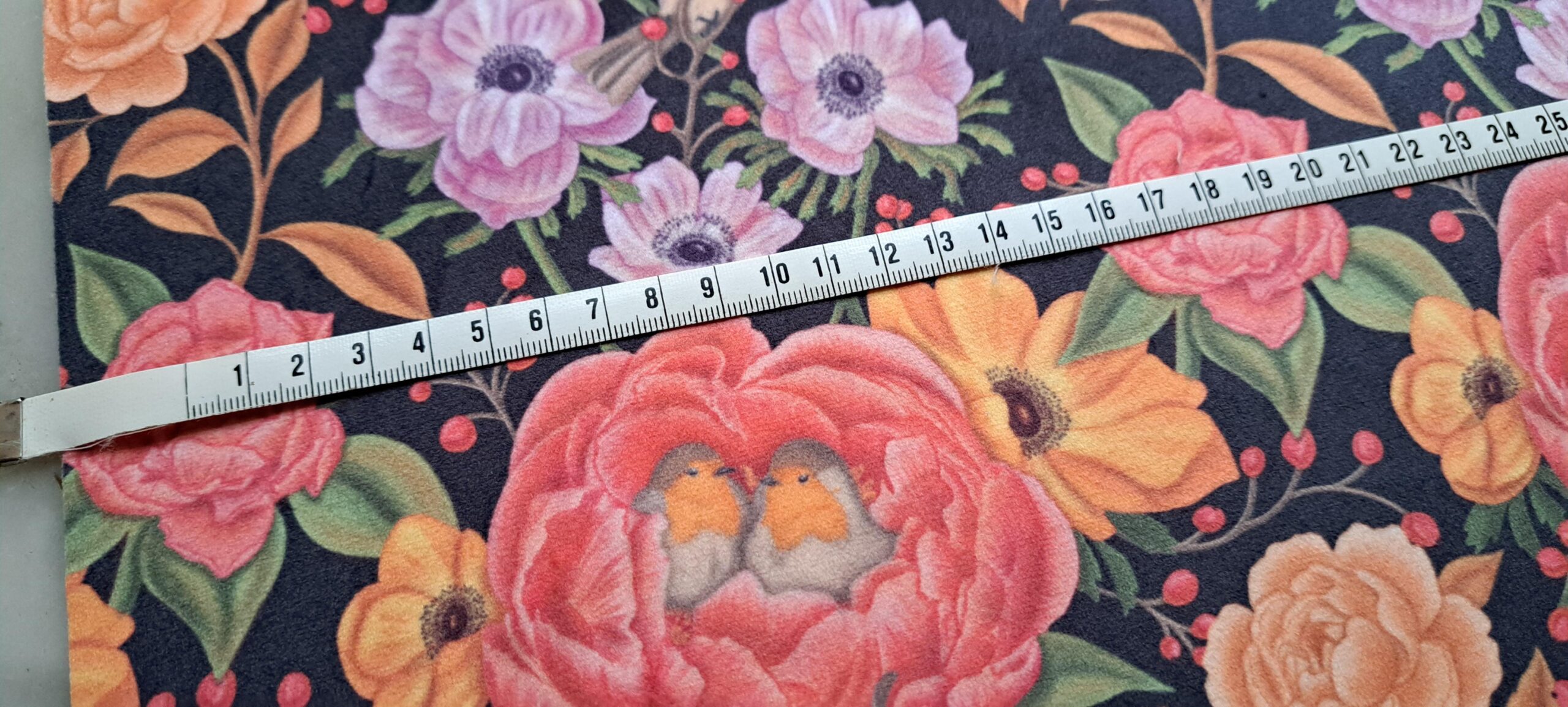 Velours oeko-tex imprimé en France – Motif – Lisière d’Automne – Fond Noir avec Rouge-Gorge Velours oeko-tex imprimé en France - Motif - Lisière d'Automne - Fond Noir avec Rouge-Gorge – Image 5