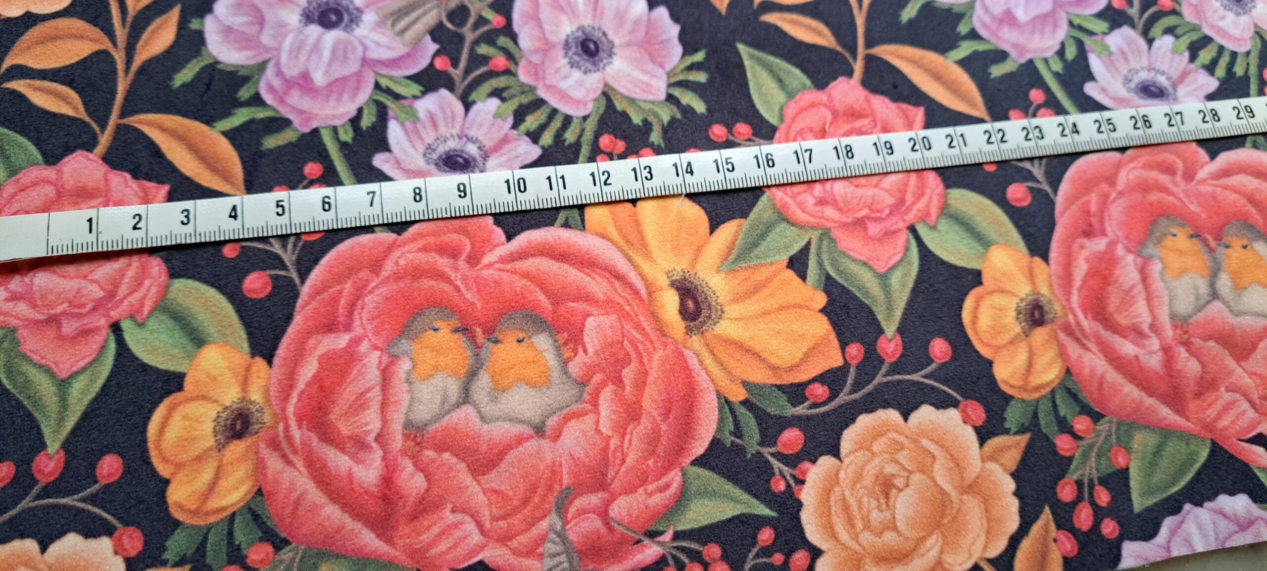 Velours oeko-tex imprimé en France – Motif – Lisière d’Automne – Fond Noir avec Rouge-Gorge Velours oeko-tex imprimé en France - Motif - Lisière d'Automne - Fond Noir avec Rouge-Gorge – Image 4