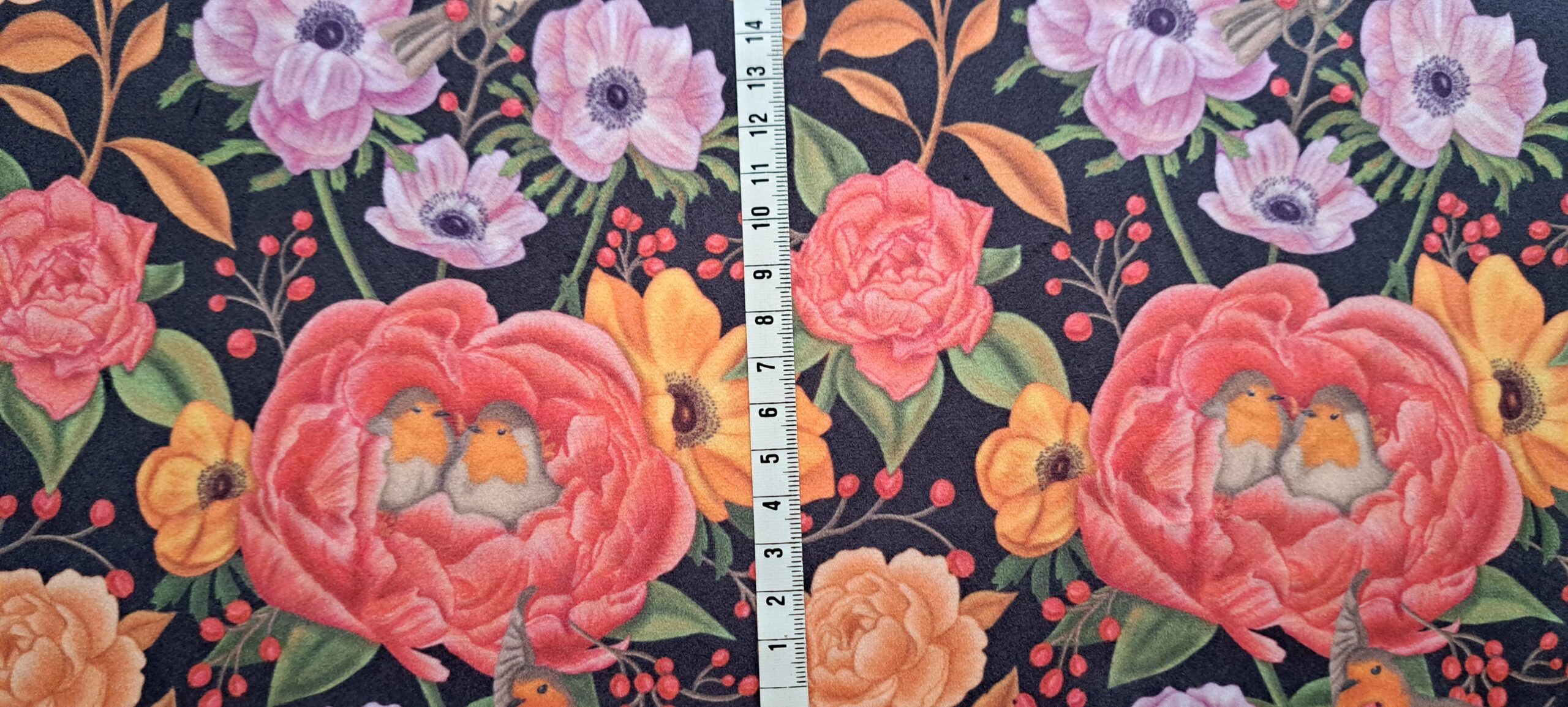 Velours oeko-tex imprimé en France – Motif – Lisière d’Automne – Fond Noir avec Rouge-Gorge Velours oeko-tex imprimé en France - Motif - Lisière d'Automne - Fond Noir avec Rouge-Gorge – Image 3