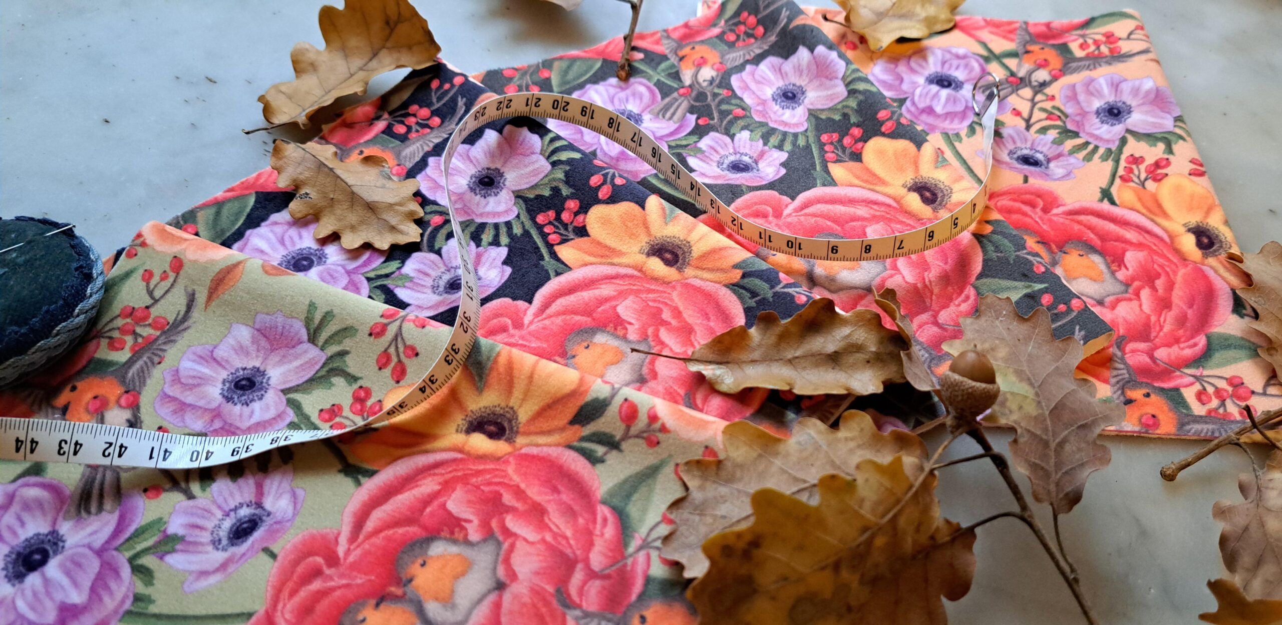 Velours oeko-tex imprimé en France – Motif – Lisière d’Automne – Fond Noir avec Rouge-Gorge Velours oeko-tex imprimé en France - Motif - Lisière d'Automne - Fond Noir avec Rouge-Gorge – Image 11