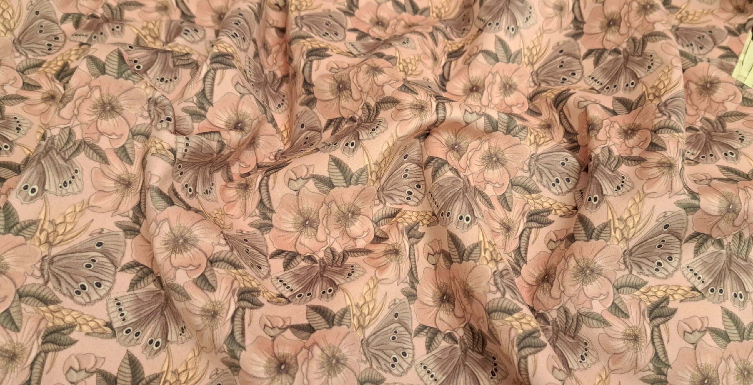 Nouveau – Velours oeko-tex imprimé en France – Motif – Sous les Eglantiers – Fond Rose Pâle Nouveau - Velours oeko-tex imprimé en France - Motif - Sous les Eglantiers - Fond Rose Pâle