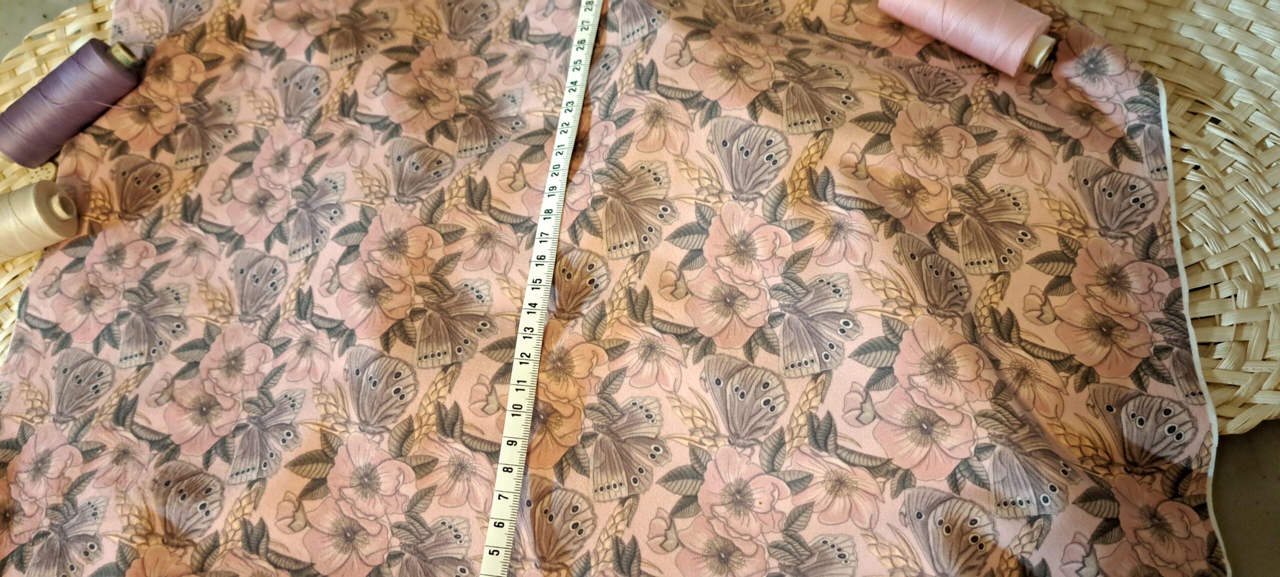 Nouveau – Velours oeko-tex imprimé en France – Motif – Sous les Eglantiers – Fond Rose Pâle Nouveau - Velours oeko-tex imprimé en France - Motif - Sous les Eglantiers - Fond Rose Pâle – Image 10