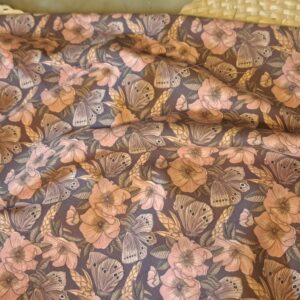 Nouveau – Velours oeko-tex imprimé en France – Motif – Sous les Eglantiers – Fond Violet Nouveau – Velours oeko-tex imprimé en France – Motif – Sous les Eglantiers – Fond Violet