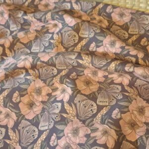 Nouveau – Velours oeko-tex imprimé en France – Motif – Sous les Eglantiers – Fond Violet Nouveau – Velours oeko-tex imprimé en France – Motif – Sous les Eglantiers – Fond Violet