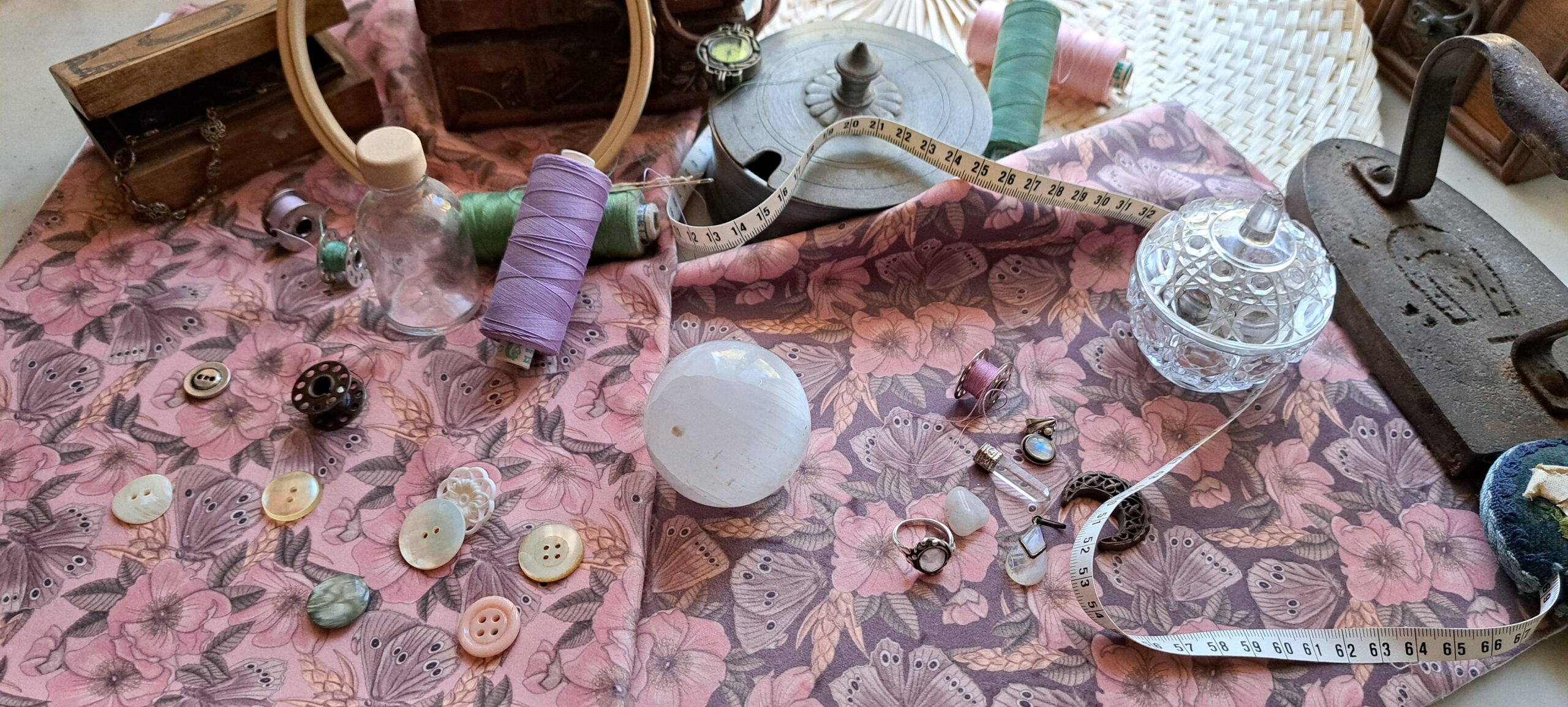 Nouveau – Velours oeko-tex imprimé en France – Motif – Sous les Eglantiers – Fond Rose Pâle Nouveau - Velours oeko-tex imprimé en France - Motif - Sous les Eglantiers - Fond Rose Pâle – Image 12