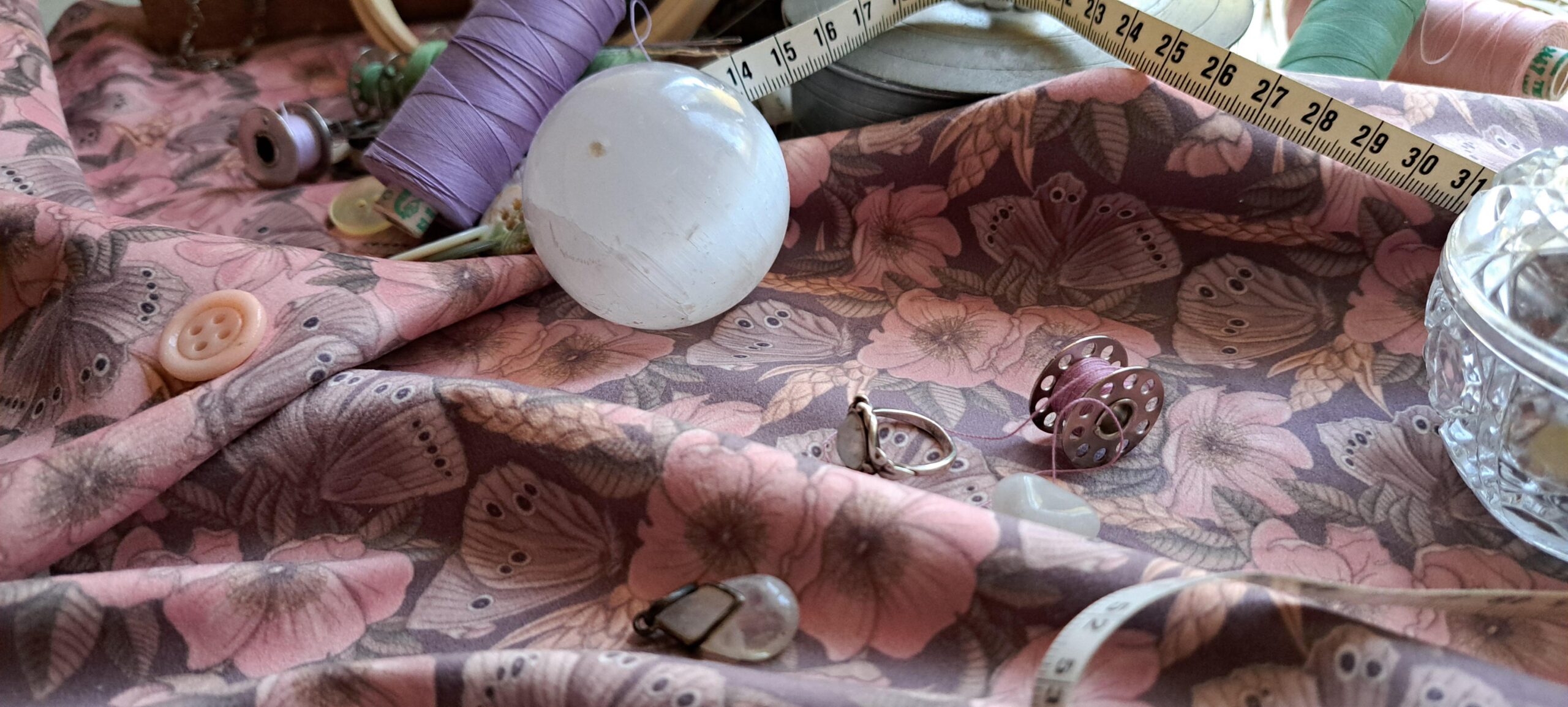 Nouveau – Velours oeko-tex imprimé en France – Motif – Sous les Eglantiers – Fond Rose Pâle Nouveau - Velours oeko-tex imprimé en France - Motif - Sous les Eglantiers - Fond Rose Pâle – Image 13