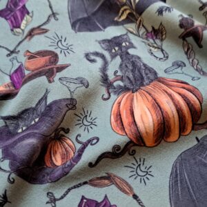 Velours oeko-tex imprimé en France – Motif – Sortilèges – Fond Sauge