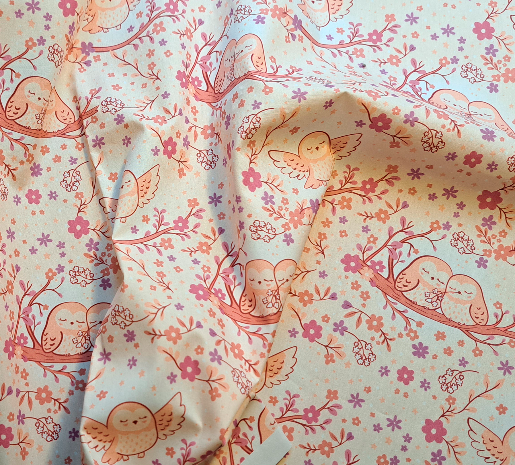 Velours oeko-tex imprimé en France – Motif Sakura- Fleurs de Cerisiers – Fond Cerisier Velours oeko-tex imprimé en France – Motif Sakura- Fleurs de Cerisiers – Fond Cerisier