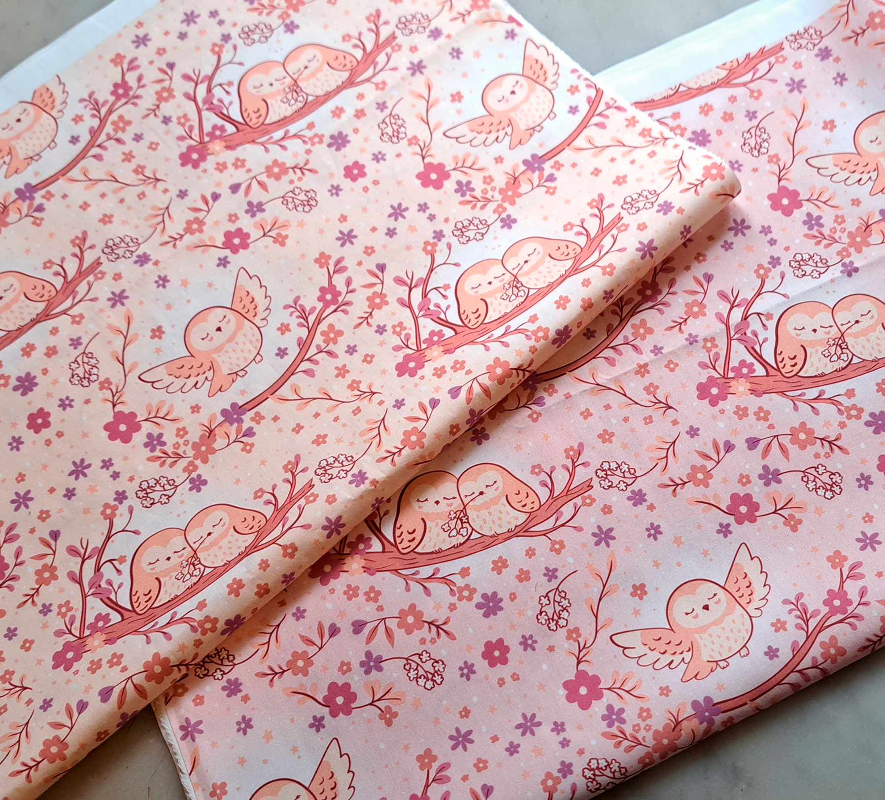 Nouveau – Popeline oeko-tex imprimé en France – Motif Au coeur de la douceur – Fond Saumon Nouveau - Popeline oeko-tex imprimé en France - Motif Au coeur de la douceur - Fond Saumon – Image 3