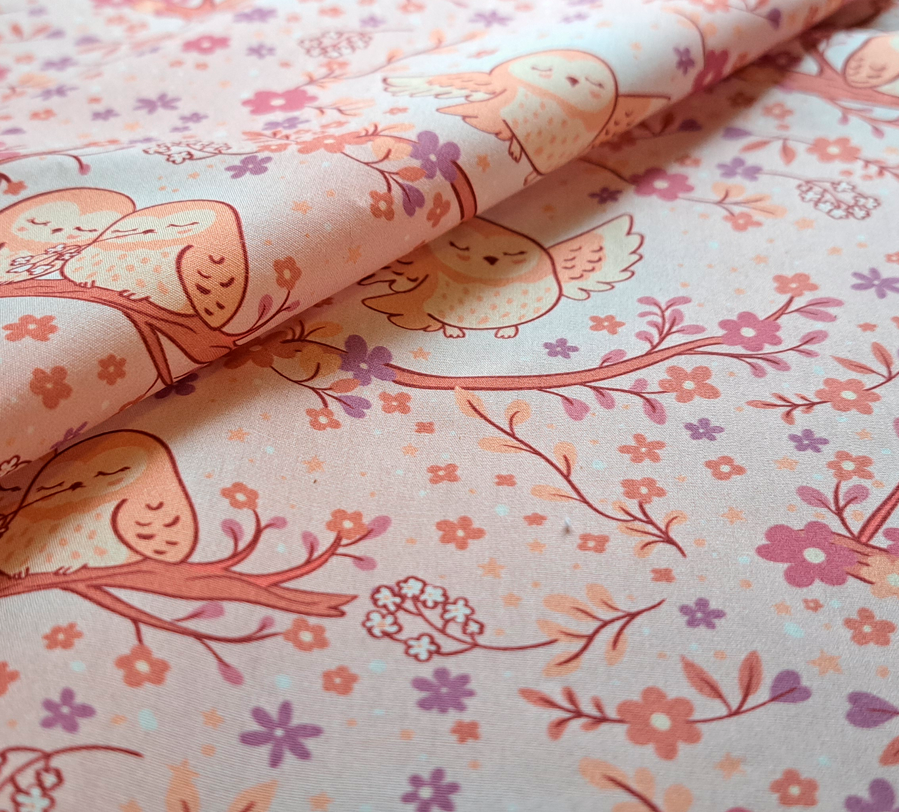 Nouveau – Popeline oeko-tex imprimé en France – Motif Au coeur de la douceur – Fond Saumon Nouveau - Popeline oeko-tex imprimé en France - Motif Au coeur de la douceur - Fond Saumon – Image 4